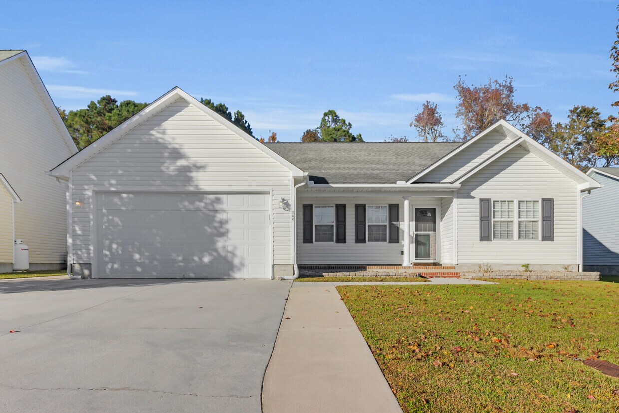 Foto principal - 204 Two Oaks Ct