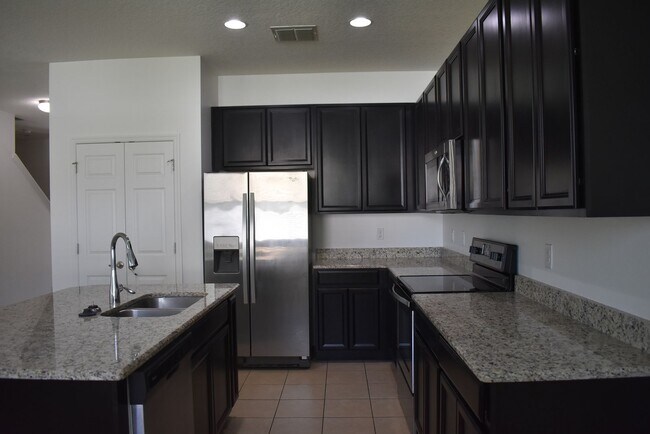 Building Photo - 1365 Merion Dr