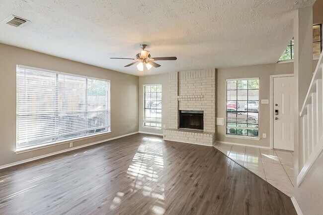 Foto del edificio - 1909 Wildwood Ridge Dr