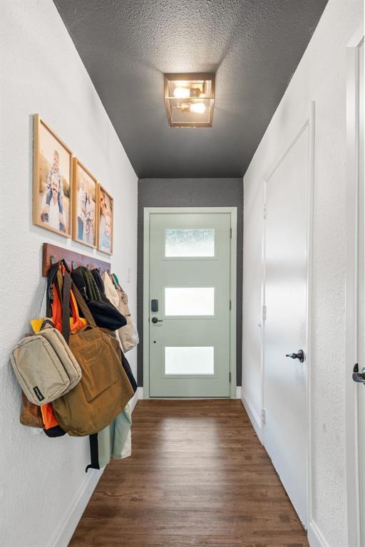 Foto del edificio - 705 Russet Valley Dr