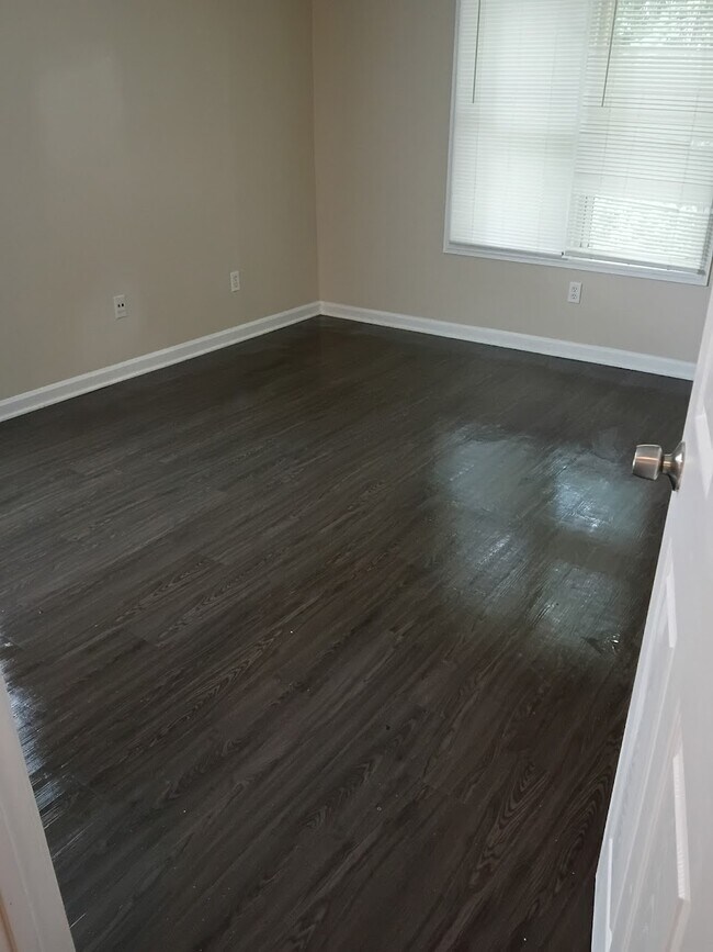 Foto del edificio - 705 Ridge Creek Dr