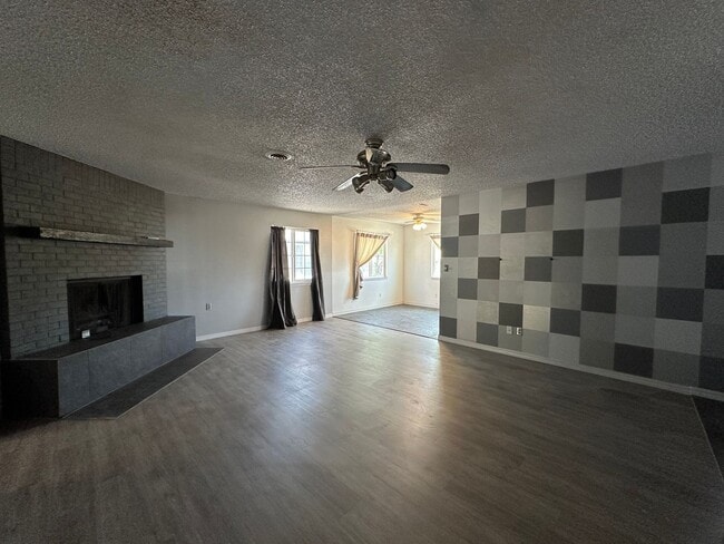 Building Photo - 3 Bedroom 2 Bathroom Duplex available to rent in Farmington