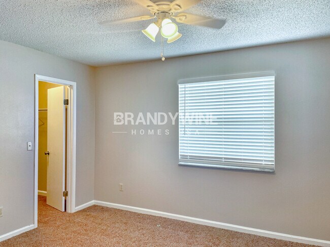 Building Photo - 1/2  MONTH FREE RENT