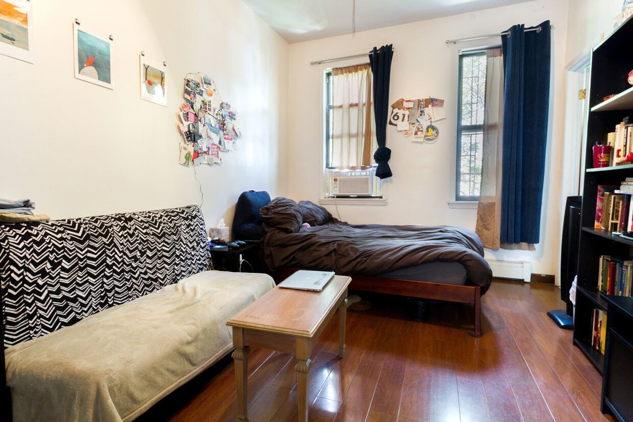 Primary Photo - 215 Himrod St