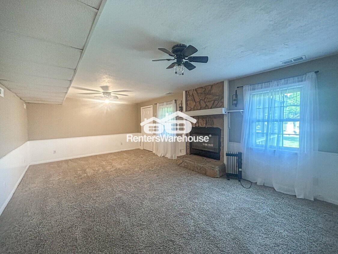 Foto principal - 16208 Speaker Ave