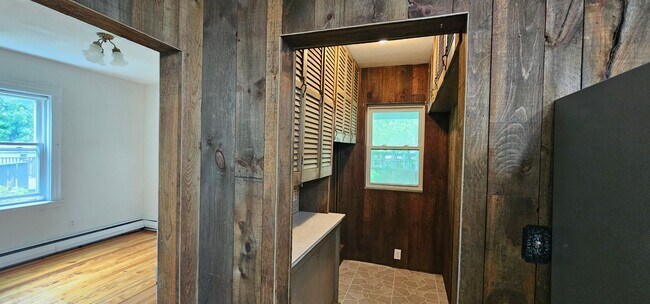 Foto del edificio - Allston 4bed with Large Enclosed Front Por...