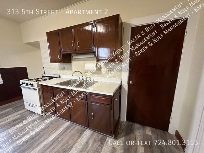 Building Photo - 313 5th St - Apartment 2