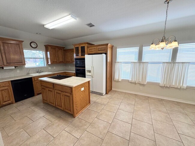 Foto del edificio - 3 Bed 2 Bath Ready To Rent ASAP!