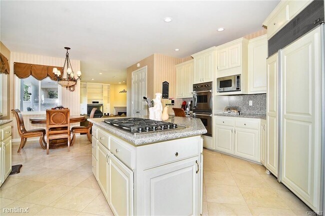 Building Photo - 5 br, 5 bath House - 24955 Lorena Dr