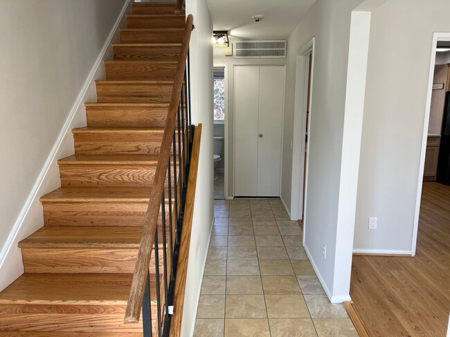 Foto del edificio - Spacious Home Close to Everything!
