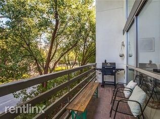 Foto del edificio - 4239 Holland Ave