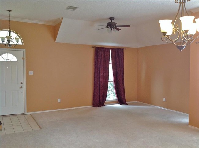 Building Photo - 711 Cottonwood Bend Dr