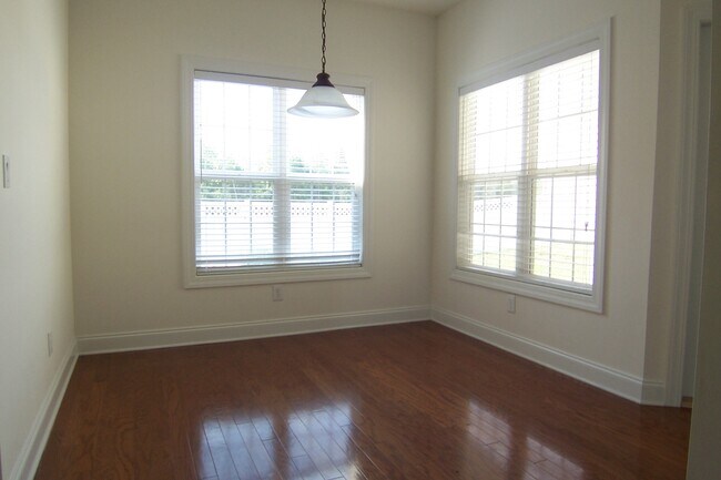Building Photo - 115 Fallberry St