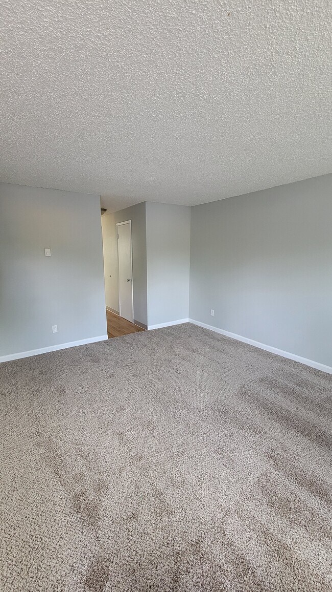 Building Photo - 960 NE 183rd Ave