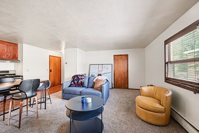 Foto del edificio - 2017 Commerce Blvd