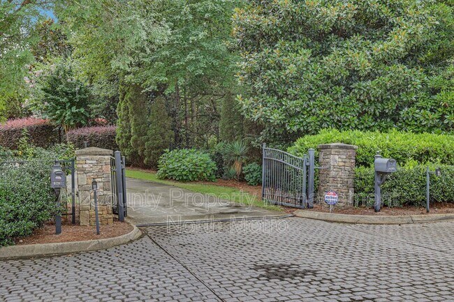 Foto del edificio - 6295 Windward Pkwy