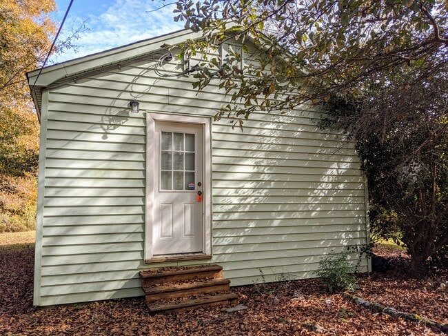 Building Photo - 295 Hull Rd