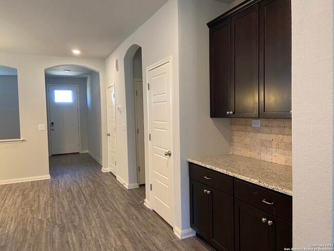 Foto del edificio - 2017 Oedipus Dr