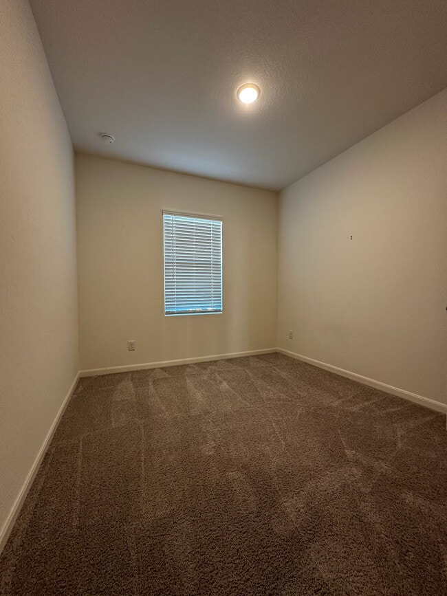 Building Photo - 14432 Woodland Vly