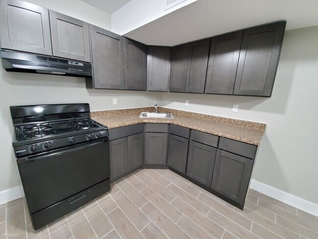 Foto del edificio - 2 br, 1 bath  - 124 Ellis Ave Apt 1