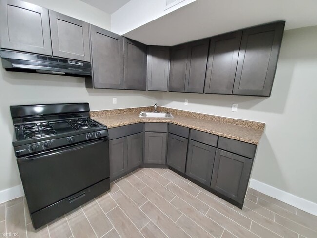 Building Photo - 2 br, 1 bath  - 124 Ellis Ave Apt 1