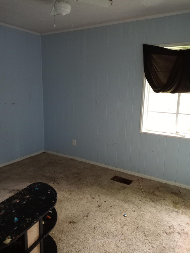 Foto del edificio - 304 Lawrence Rd