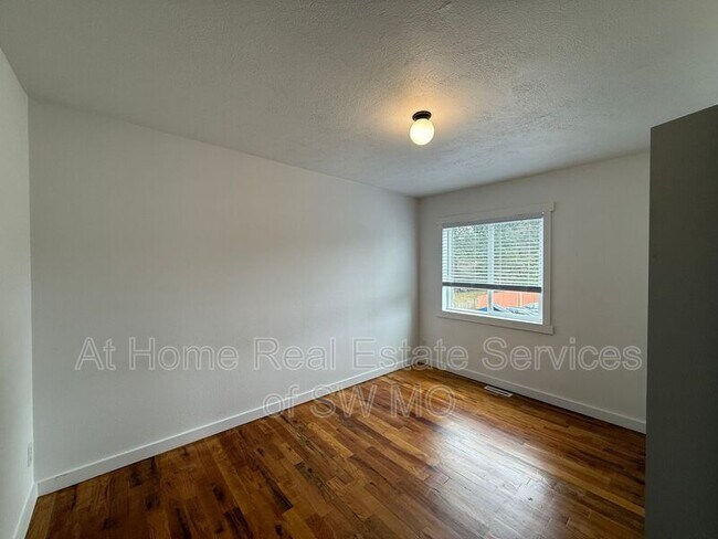 Foto del edificio - 3342 E Linwood St