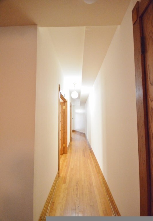 Building Photo - 2118 W Berteau Ave