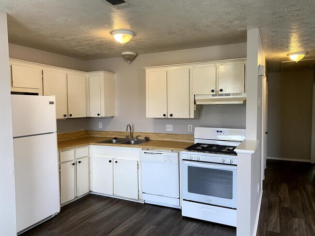 Building Photo - 3324 Bluestem Cir
