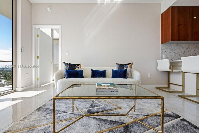 Foto del edificio - 2678 Tigertail Ave