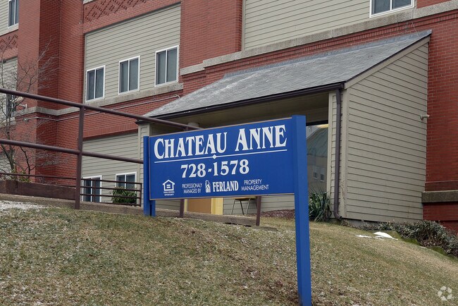Building Photo - Chateau Anne