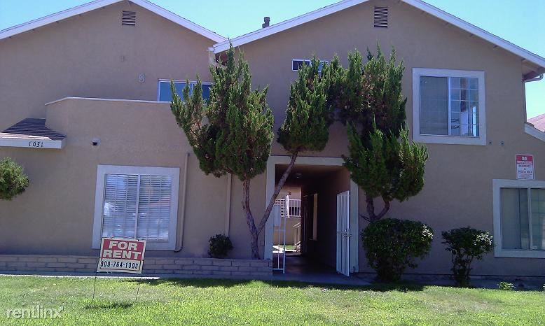 Primary Photo - 1031 W Latham Ave