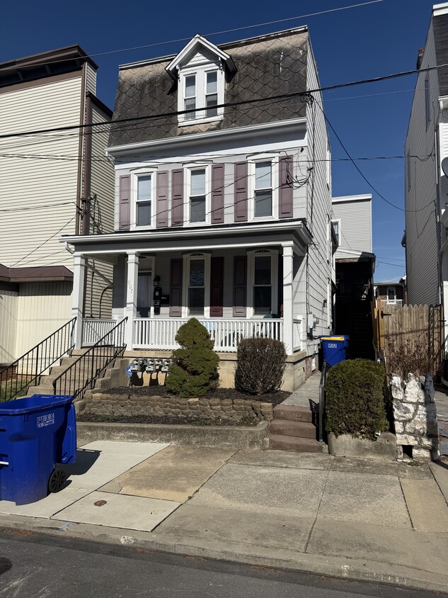 Primary Photo - 907 N Duke St