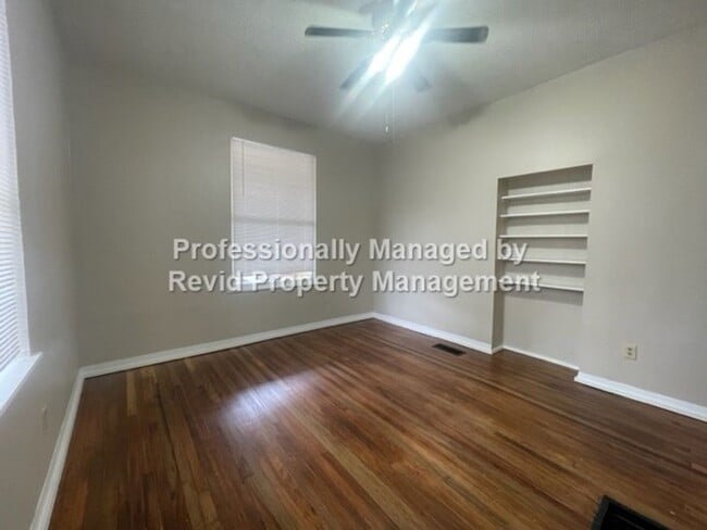 Building Photo - 26 N McNeil St