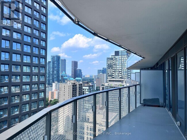 Building Photo - 11-2411 Wellesley St W