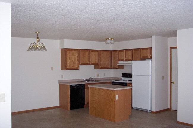 Building Photo - 721 Mary Kay Ave