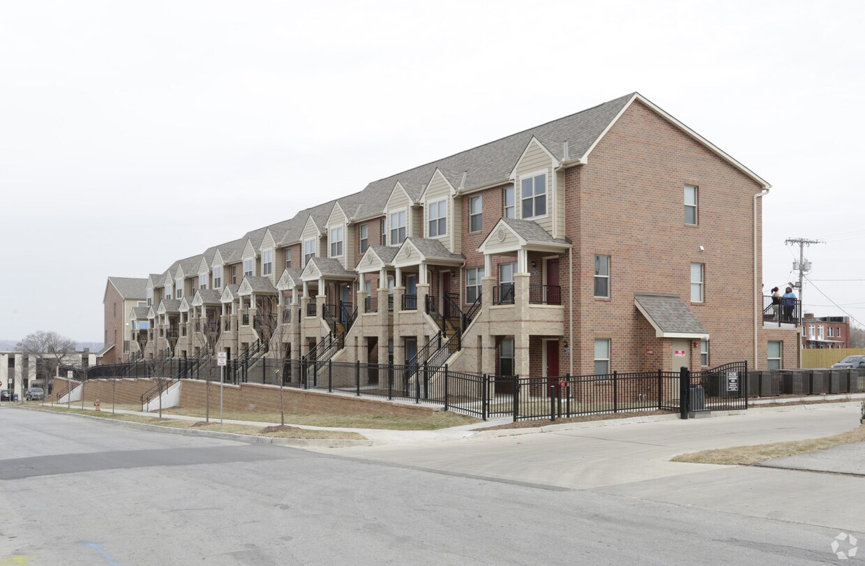 Rose Hill Townhomes Apartments in Kansas City, MO