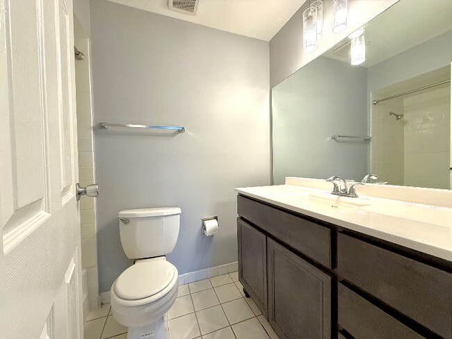 Building Photo - 3108 Roberts Dr