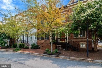 Building Photo - 422 Pendleton St