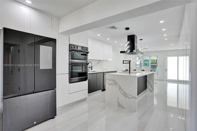 Building Photo - 4530 SW 34th Dr