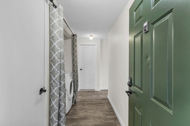 Building Photo - Cozy 2 Bedroom Condo in Kent!