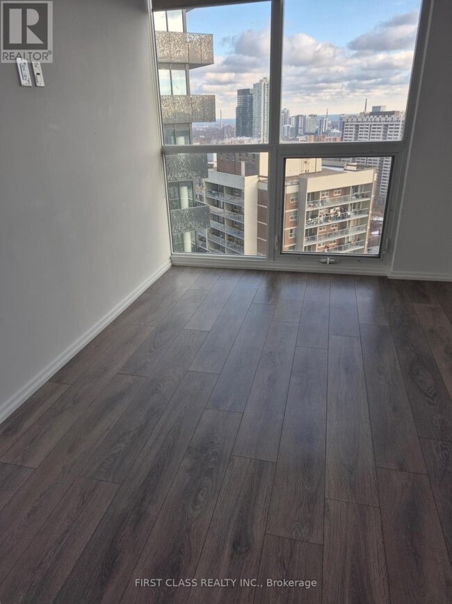 Photo du bâtiment - 45 Charles St E