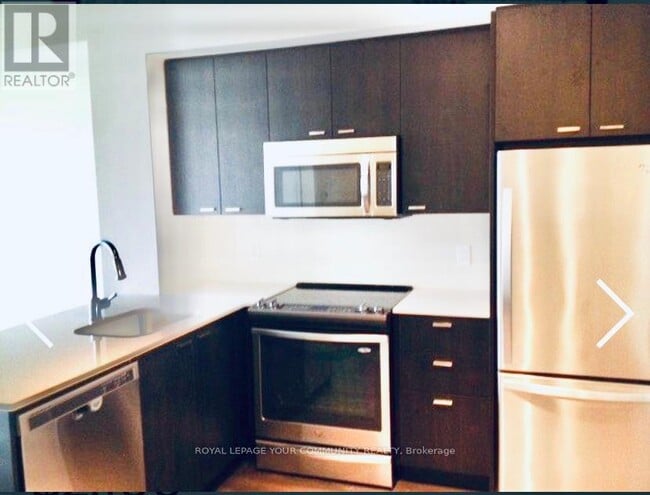 Building Photo - 30 Roehampton Ave