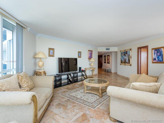 Building Photo - 16711 Collins Ave