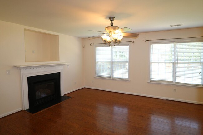 Foto del edificio - 136 Silver Creek Trail