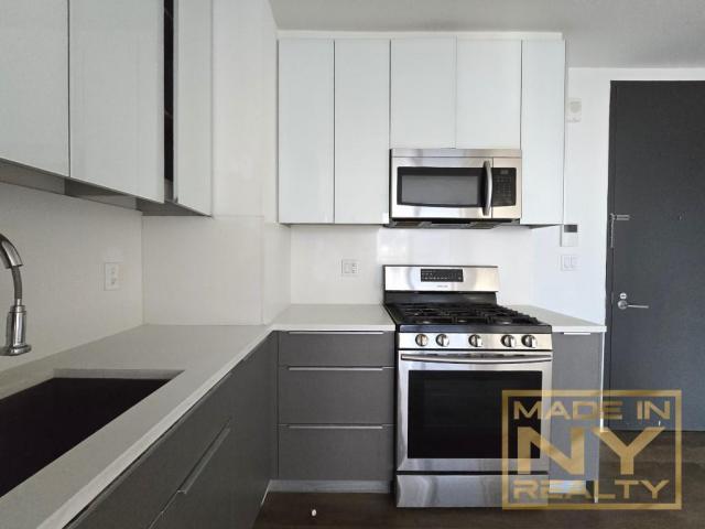 Building Photo - 3 bedroom in LONG ISLAND CITY NY 11101