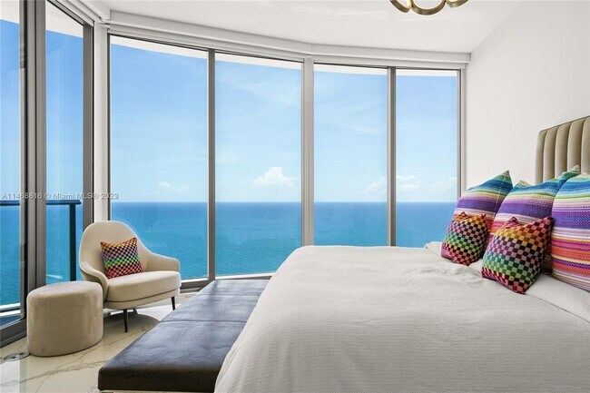Building Photo - 15701 Collins Ave