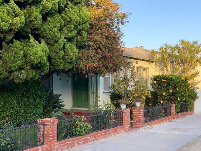 Building Photo - 1044 Ocean Park Blvd