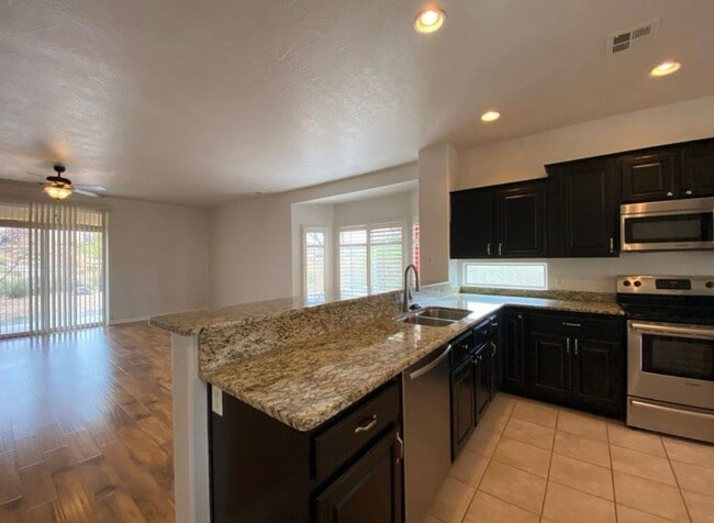 Building Photo - SPACIOUS HOME FOR RENT IN CORAL CANYON