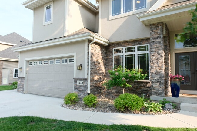 Building Photo - 1310 Hanover Ct